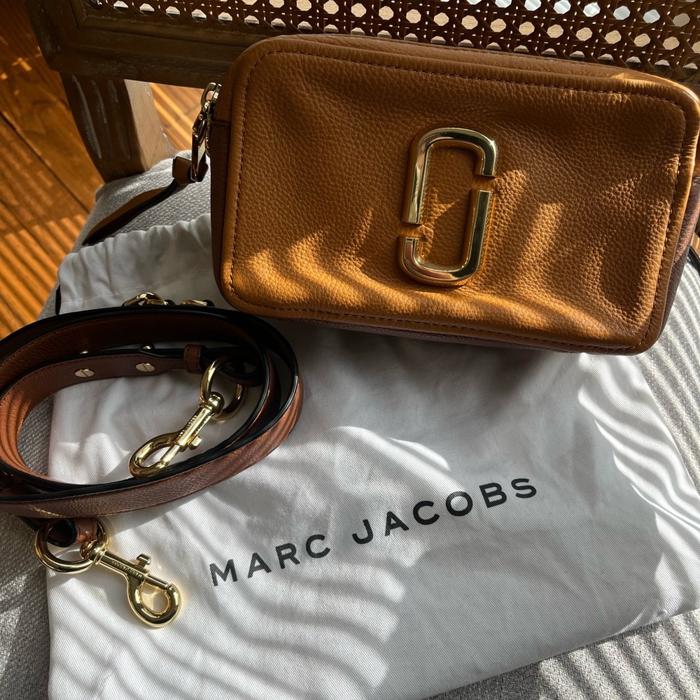 SOLD! Marc Jacobs Acorn SoftShot 21